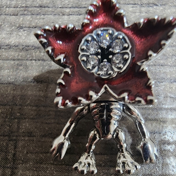 Pandora Stranger Things Moveable Demogorgon Charm - Picture 4 of 9